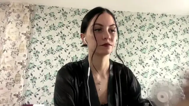 Snapshot of DevoraShaban chatting on 09-22-25, 04:25 DevoraShaban online show from 09-22-25, 04:25