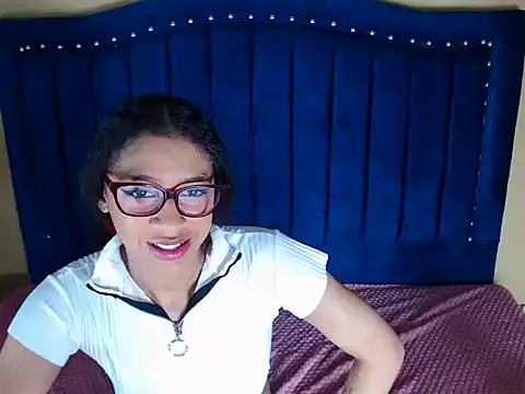 Snapshot of TinyStar15 chatting on 09-21-25, 02:40 TinyStar15 online show from 09-21-25, 02:40
