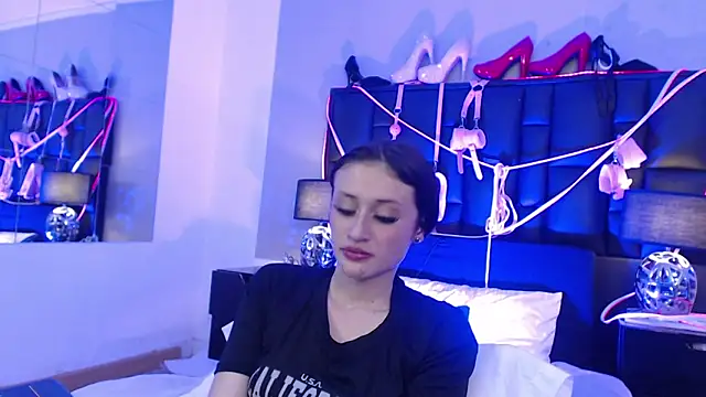 Snapshot of Emily_Swiftt chatting on 10-23-25, 07:29 Emily Swiftt online show from 10-23-25, 07:29