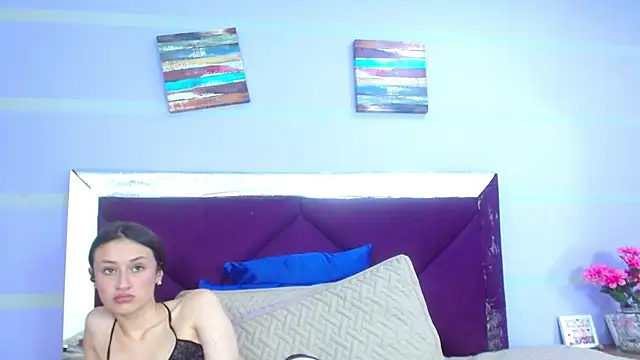 Snapshot of Emily_Swiftt chatting on 11-26-25, 10:49 Emily Swiftt online show from 11-26-25, 10:49