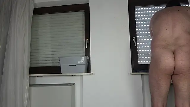 Snapshot of hiddenman87 chatting on 09-17-25, 09:16 hiddenman87 online show from 09-17-25, 09:16