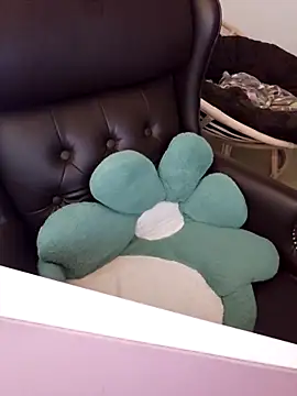 Snapshot of sw33th3art chatting on 10-27-25, 06:12 sw33th3art online show from 10-27-25, 06:12