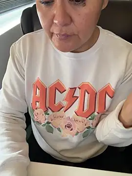 Snapshot of sw33th3art chatting on 01-05-26, 05:27 sw33th3art online show from 01-05-26, 05:27