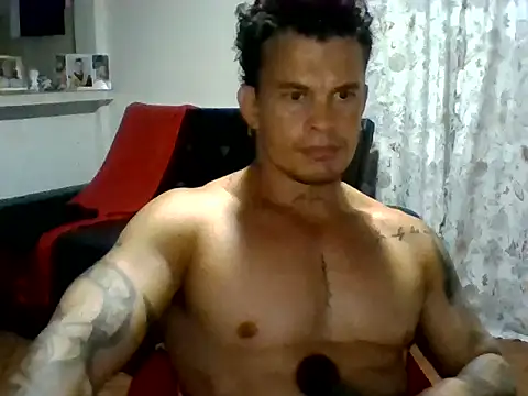 Snapshot of XavierFox1 chatting on 09-21-25, 01:18 XavierFox1 online show from 09-21-25, 01:18