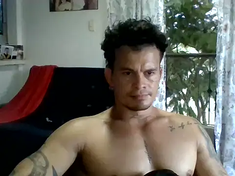 Snapshot of XavierFox1 chatting on 09-23-25, 10:35 XavierFox1 online show from 09-23-25, 10:35