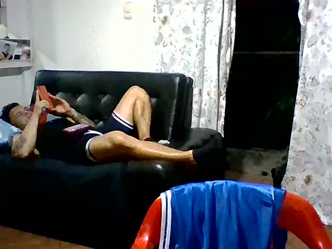 Snapshot of XavierFox1 chatting on 09-25-25, 12:47 XavierFox1 online show from 09-25-25, 12:47