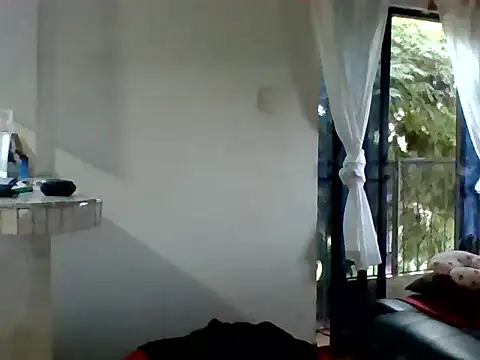 Snapshot of XavierFox1 chatting on 11-12-25, 07:46 XavierFox1 online show from 11-12-25, 07:46