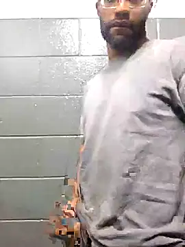 Snapshot of Justahungdad chatting on 10-27-25, 04:11 Justahungdad online show from 10-27-25, 04:11