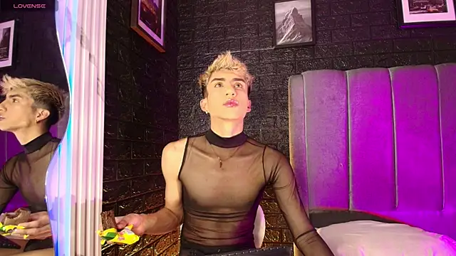 Snapshot of Erick_Velveth chatting on 11-02-25, 09:39 Erick Velveth online show from 11-02-25, 09:39