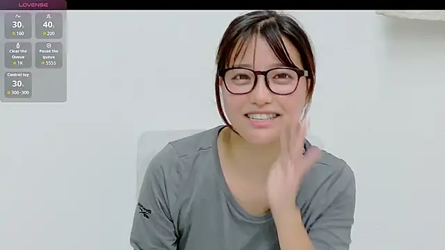 Snapshot of OnigiriJapan chatting on 10-20-25, 03:51 OnigiriJapan online show from 10-20-25, 03:51