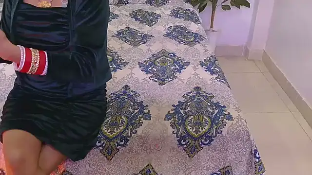 Snapshot of Lovelyy-couple chatting on 12-22-25, 04:59 Lovelyy-couple online show from 12-22-25, 04:59