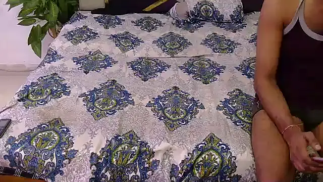 Snapshot of Lovelyy-couple chatting on 02-06-26, 05:01 Lovelyy-couple online show from 02-06-26, 05:01