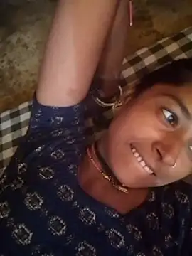 Snapshot of Hot_reshmaji chatting on 06-18-26, 04:13 Hot reshmaji online show from 06-18-26, 04:13