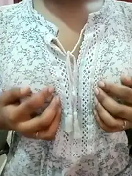 pari rani7 online show from 10-22-25, 04:02