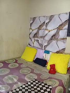 Snapshot of BubblyBeautiful chatting on 10-29-25, 07:04 BubblyBeautiful online show from 10-29-25, 07:04