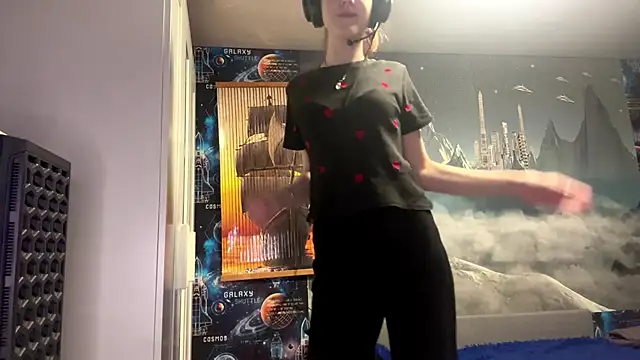 Snapshot of Elira_Breeze chatting on 11-03-25, 05:25 Elira Breeze online show from 11-03-25, 05:25