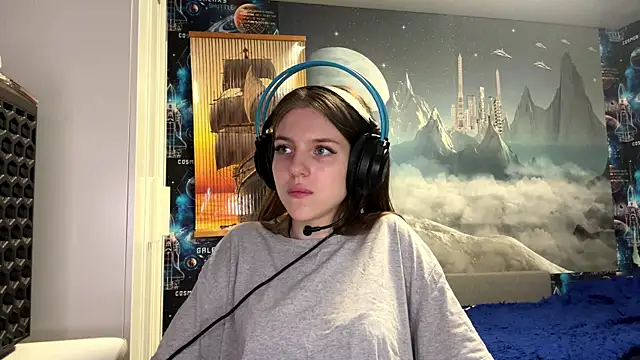 Snapshot of Elira_Breeze chatting on 11-11-25, 12:16 Elira Breeze online show from 11-11-25, 12:16