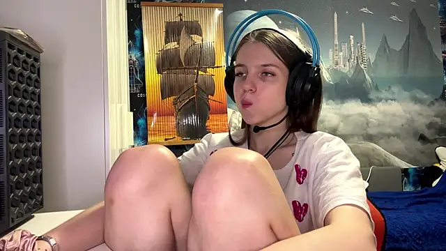 Snapshot of Elira_Breeze chatting on 12-01-25, 04:56 Elira Breeze online show from 12-01-25, 04:56