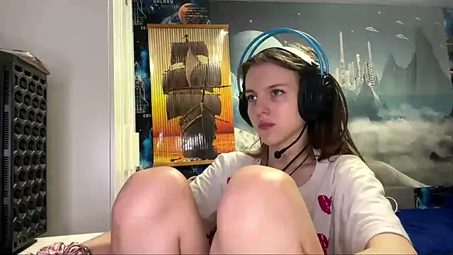 Snapshot of Elira_Breeze chatting on 12-03-25, 12:47 Elira Breeze online show from 12-03-25, 12:47