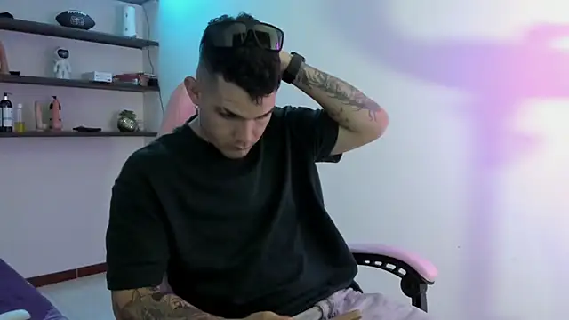 BooyHott  online show from 12-19-25, 07:32