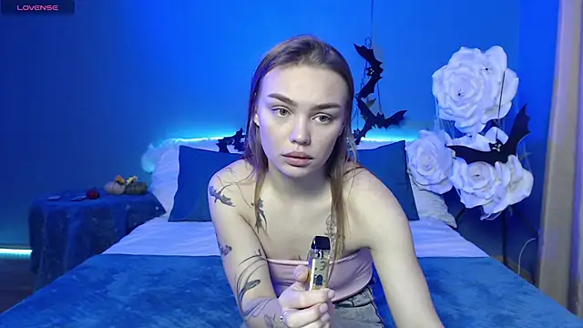 KitsyMoore online show from 11-06-25, 01:23