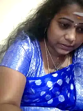 Snapshot of sweetqueen143 chatting on 10-14-25, 05:03 sweetqueen143 online show from 10-14-25, 05:03