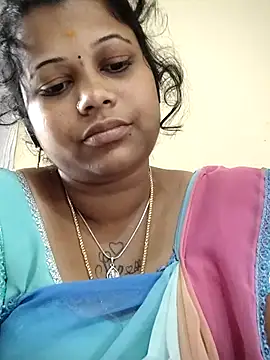 Snapshot of sweetqueen143 chatting on 10-17-25, 05:32 sweetqueen143 online show from 10-17-25, 05:32