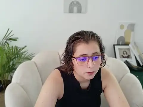 Snapshot of dirty_feelena chatting on 10-15-25, 05:02 dirty feelena online show from 10-15-25, 05:02