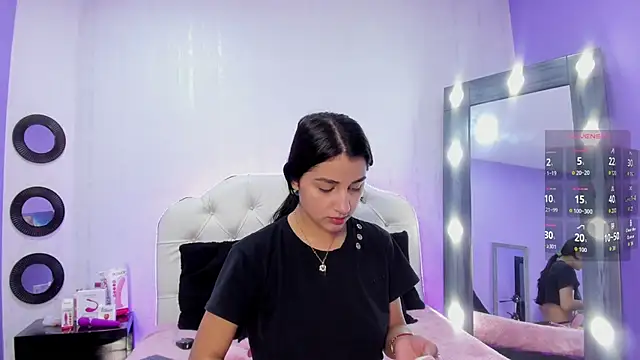 Thayla Fox online show from 10-15-25, 01:11