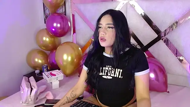 Snapshot of ladymooncs chatting on 01-13-26, 04:40 ladymooncs online show from 01-13-26, 04:40