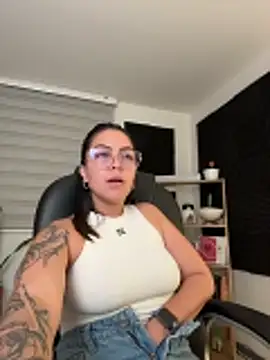 Snapshot of TaniaVelvet chatting on 02-18-26, 03:46 TaniaVelvet online show from 02-18-26, 03:46