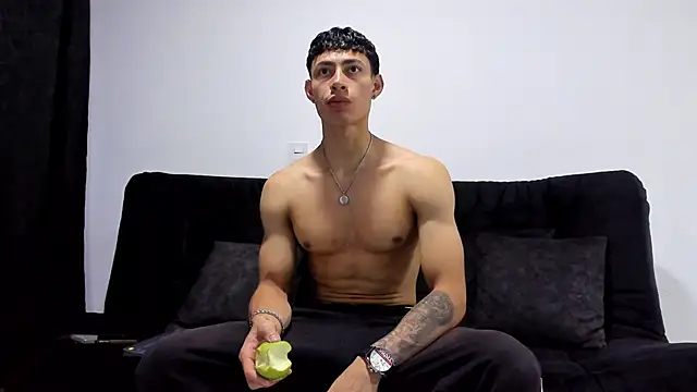 Snapshot of jey_cox23 chatting on 11-22-25, 10:36 jey cox23 online show from 11-22-25, 10:36