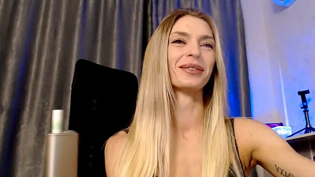 Snapshot of Mell_chik chatting on 10-04-25, 11:58 Mell chik online show from 10-04-25, 11:58