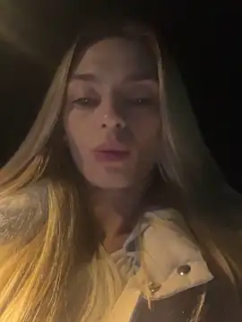 Snapshot of Mell_chik chatting on 10-05-25, 09:13 Mell chik online show from 10-05-25, 09:13