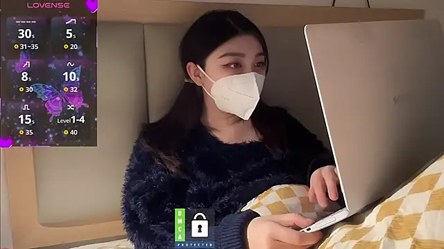 Snapshot of fioralba chatting on 01-12-26, 12:05 fioralba online show from 01-12-26, 12:05