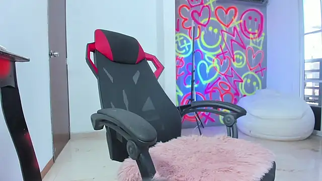 ZOE ROSE4 online show from 12-18-25, 02:45