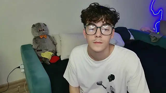 Snapshot of dreamgonetan chatting on 10-04-25, 12:47 dreamgonetan online show from 10-04-25, 12:47