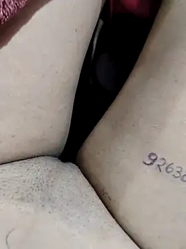 Snapshot of auntybbk chatting on 09-24-25, 08:01 auntybbk online show from 09-24-25, 08:01