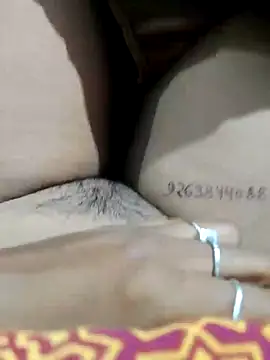 Snapshot of auntybbk chatting on 10-15-25, 07:58 auntybbk online show from 10-15-25, 07:58