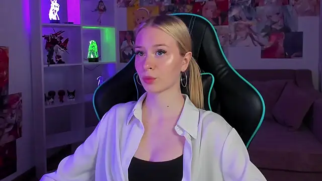 Snapshot of MiaGraces chatting on 10-24-25, 05:20 MiaGraces online show from 10-24-25, 05:20