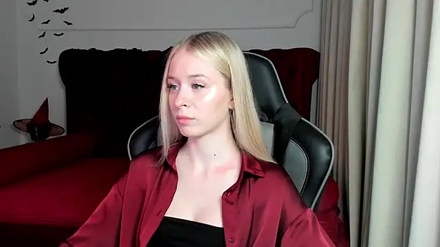 Snapshot of MiaGraces chatting on 10-27-25, 06:45 MiaGraces online show from 10-27-25, 06:45