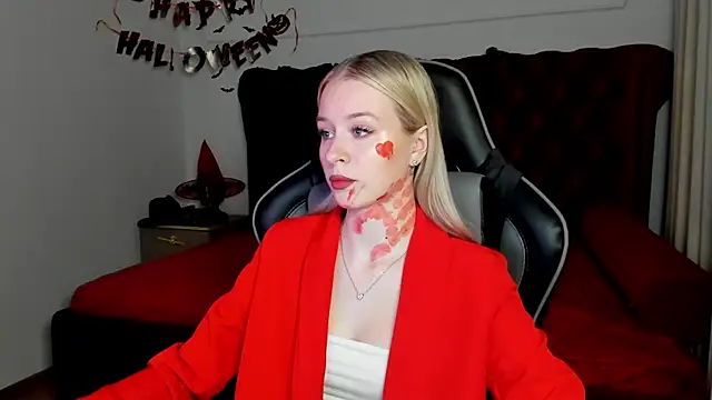 Snapshot of MiaGraces chatting on 10-31-25, 06:20 MiaGraces online show from 10-31-25, 06:20