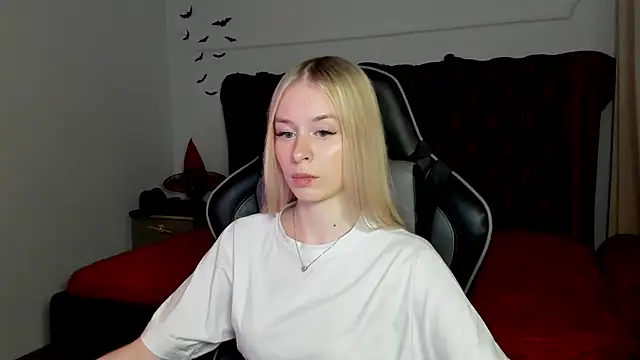 Snapshot of MiaGraces chatting on 11-03-25, 05:14 MiaGraces online show from 11-03-25, 05:14