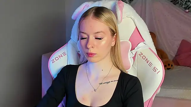 Snapshot of MiaGraces chatting on 12-16-25, 06:13 MiaGraces online show from 12-16-25, 06:13