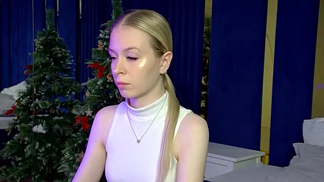 Snapshot of MiaGraces chatting on 12-18-25, 05:13 MiaGraces online show from 12-18-25, 05:13