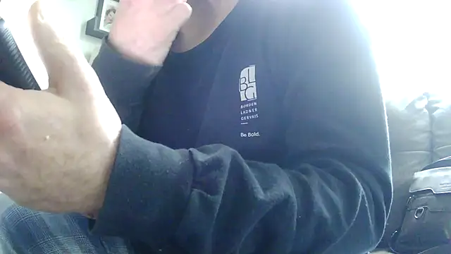 Snapshot of Bearchaser2025 chatting on 11-15-25, 01:40 Bearchaser2025 online show from 11-15-25, 01:40