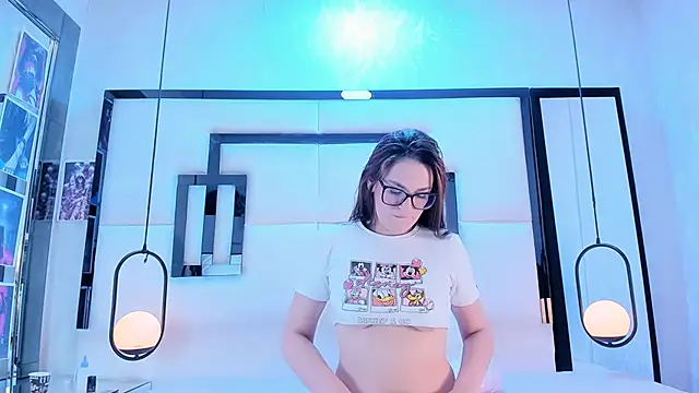 SerenaWild1 online show from 10-05-25, 05:06