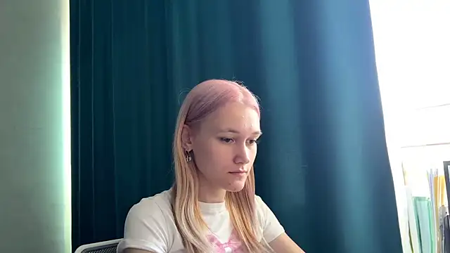 TwinedPeril online show from 10-04-25, 07:28