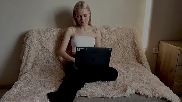 TwinedPeril online show from 11-28-25, 07:22