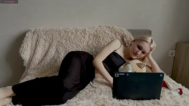 TwinedPeril online show from 12-04-25, 07:06